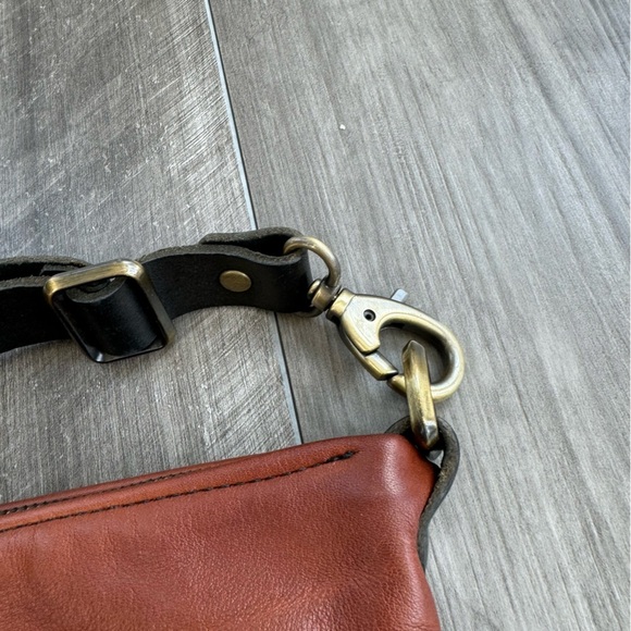 Strey Designs Leather Crossbody Bag • British Tan - Picture 7 of 10